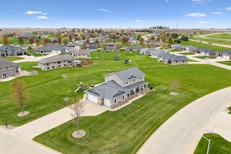 201 Frentress Dr, Farley, IA 52046