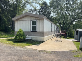 1512 Millers Run Rd, McDonald, PA 15057