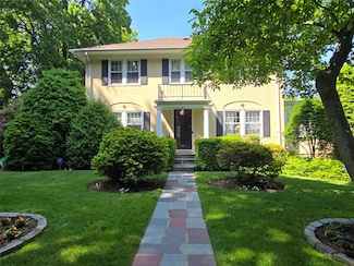 89 Park Dr, Bronx, NY 10464