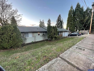 815 N Main St, Brownsville, OR 97327
