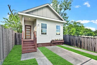 411 E 37th St, Houston, TX 77018