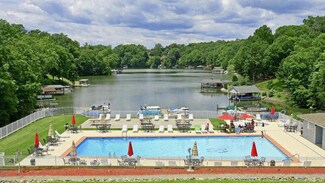 1085 Bluewater Dr Unit 116, Moneta, VA 24121