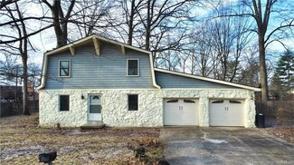 2305 Quincetree Dr, Clarksville, IN 47129