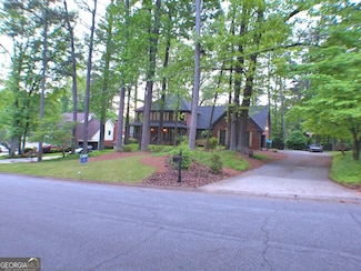 5741 Wolf Laurel Ln SW, Lilburn, GA 30047