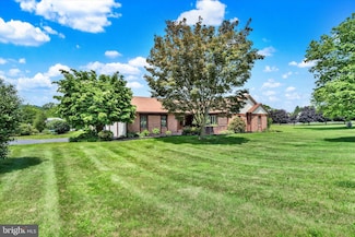 1820 Hunter Dr, Mechanicsburg, PA 17050