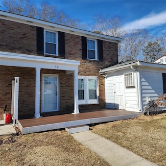 2D Valley Forge Ct, Ridge, NY 11961