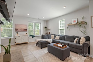 4113 Edenborn Ln, Charlotte, NC 28208