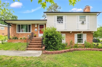 2802 Dulaire Rd, Greensboro, NC 27407