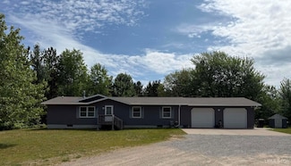 N7722 Candy Cane Rd, Munising, MI 49862