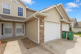 824 SW Peach Tree Ln, Blue Springs, MO 64064