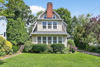 9 Vista Way, Port Washington, NY 11050