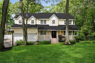 30 Lawrence Rd, Kings Park, NY 11754