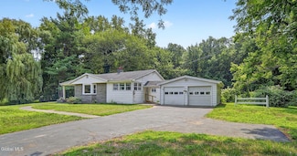 6220 Johnston Rd, Albany, NY 12203