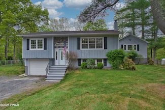 105 Fir Dr, Milford, PA 18337