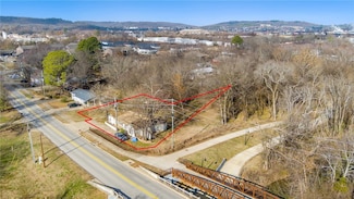 956 W Cato Springs Rd, Fayetteville, AR 72701