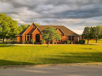 1 Shamrock Dr, Lamar, MO 64759