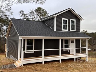 11 Douglas Dr, Leicester, NC 28748