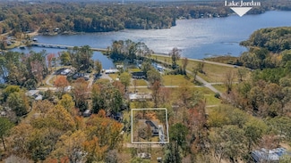 357 Briar Loop Rd, Deatsville, AL 36022
