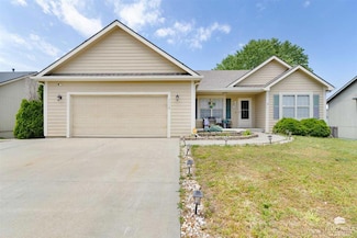 1112 Meadowbrooke Ln, Junction City, KS 66441