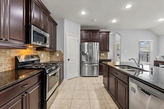 2903 Grants Harbour Ln, Dickinson, TX 77539