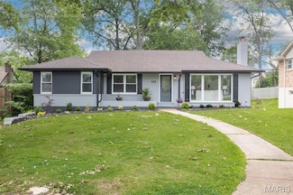 8712 W Kingsbury Ave, Saint Louis, MO 63124
