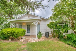 405 W James Ave, Mertzon, TX 76941