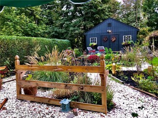 33 Barney St, Warren, RI 02885