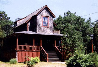 6 Arlington Ave, Oak Bluffs, MA 02557