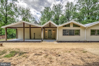 42 Heidi Rd, Delta, PA 17314