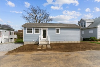 64 Burnside Ave, Narragansett, RI 02882