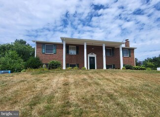 14 Sheffield Dr, Chambersburg, PA 17201