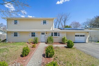 15 Mcdevitt Rd, Randolph, MA 02368