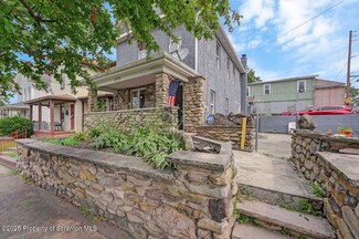 2035 Delaware St, Dunmore, PA 18512