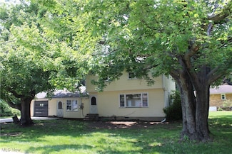 2842 Fairview Dr, Ashtabula, OH 44004