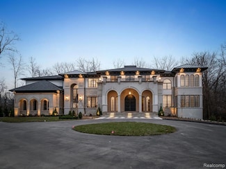 559 Barrington Park, Bloomfield Hills, MI 48304