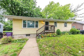 917 Mission Ave, Manhattan, KS 66502