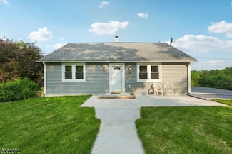14 Towpath Rd, Port Murray, NJ 07865