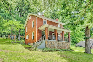 1831 S Carpenter Dr, Covington, VA 24426