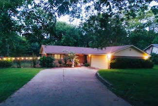 411 Brookwood Dr, Woodway, TX 76712