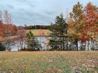 144 Putt Ln, New London, NC 28127