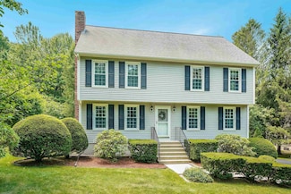 7 Jay Dr, Londonderry, NH 03053