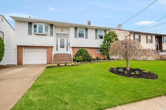 92 E 1st St, Freeport, NY 11520