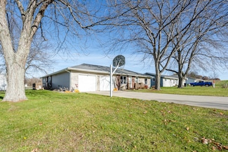 6175 Aubill Dr, Eau Claire, MI 49111