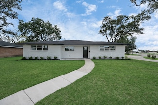 1007 Lindenwood Dr, Baytown, TX 77520