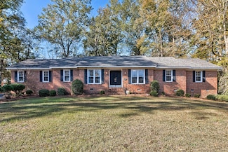 208 Brook Dr, Saint Matthews, SC 29135
