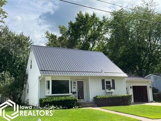 708 W Harrison Ave, Fairfield, IA 52556