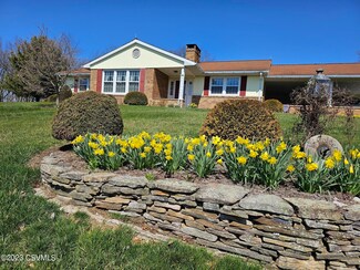 971 Skyview Dr, Milton, PA 17847