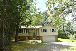 96 Pamela Dr, Winthrop, ME 04364