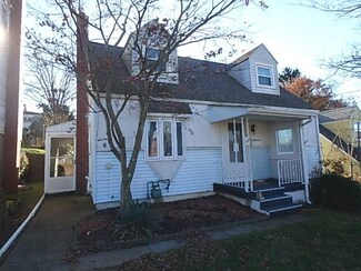 344 Iroquois Dr, New Kensington, PA 15068