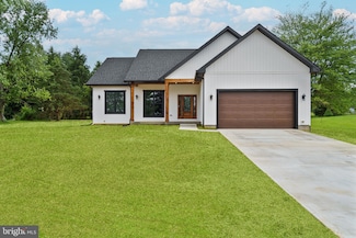 4054 Apple Harvest Dr, Hedgesville, WV 25427